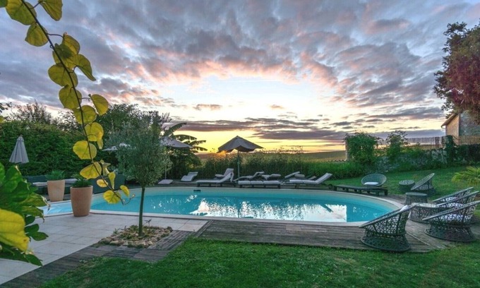 Nonac Otro | Country retreat with pool and yoga studio sleeps 10-18 max