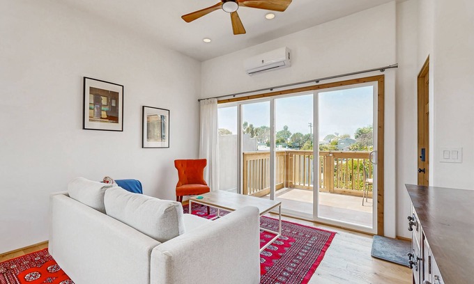 Del Mar Heights Casa | Idyllic Dog Friendly, Coastal Retreat w/Shared Pool - Walk to Beach & Lagoon