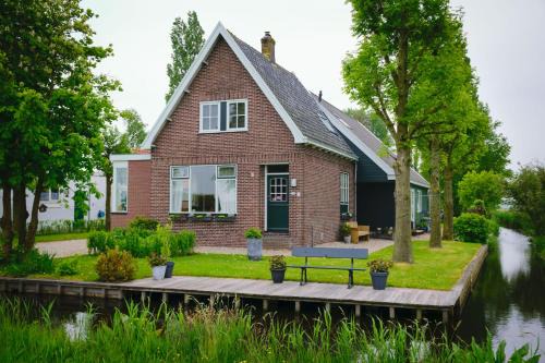 Landsmeer Cama Y Desayuno | Idyllic Farmhouse
