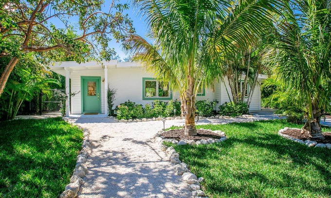 Longbeach Village Casa | Idyllic garden oasis right next to most beautiful, quiet Whitney beach.