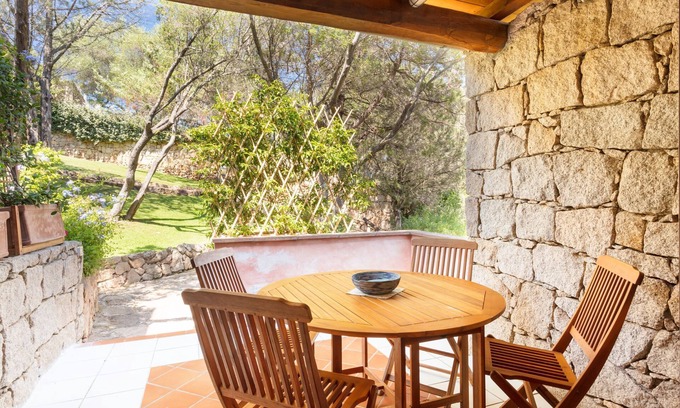 Baja Sardinia Casa | Idílica casa de vacaciones con jardín y terraza; aparcamiento disponible