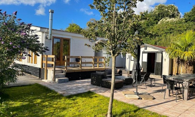 Ooltgensplaat Casa | Idyllic holiday home in Ooltgensplaat on the water