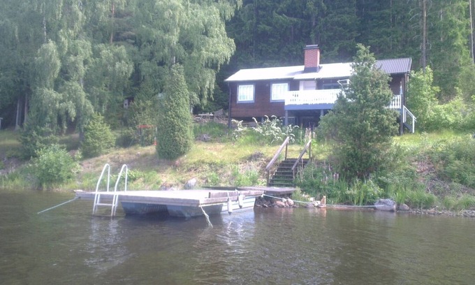 Karlstad Municipality Casa | Idyllic holiday home right on the lake in Värmland