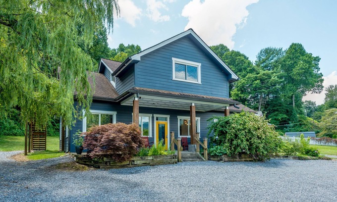 Swannanoa Casa | Idyllic home with 2 separate apartments near skiing/hiking - firepit, fast WiFi
