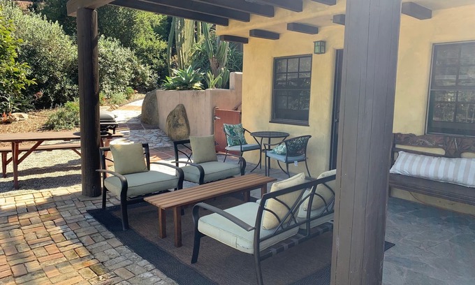 Carpinteria Apartamento | Retiro idílico en las estribaciones cerca del senderismo y la playa. Privado tranquilo.