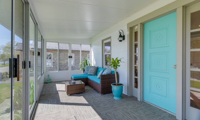 Wrightsville Cabaña | Idyllic Retreat w/ Lake Views - Near Marina!