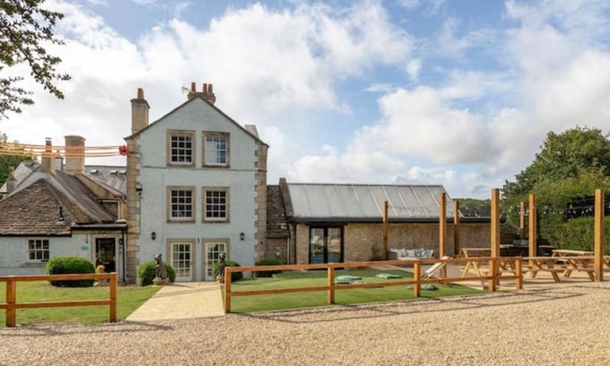 Petty France Casa | Idyllic Rural Retreat With Indoor Pool and Hot Tub