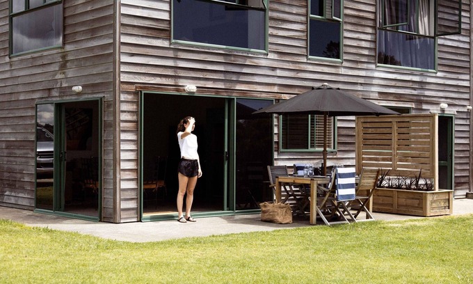 Tutukaka Apartamento | Idyllic, secluded vineyard property perched above Waiparore Cove