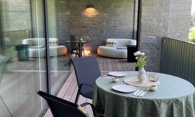 Arcegno Apartamento | Idyllic vacation apartment on the Losone golf course: comfort and nature combined!