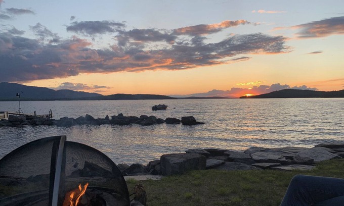 Greenville Cabaña | Idyllic waterfront 4 season camp
