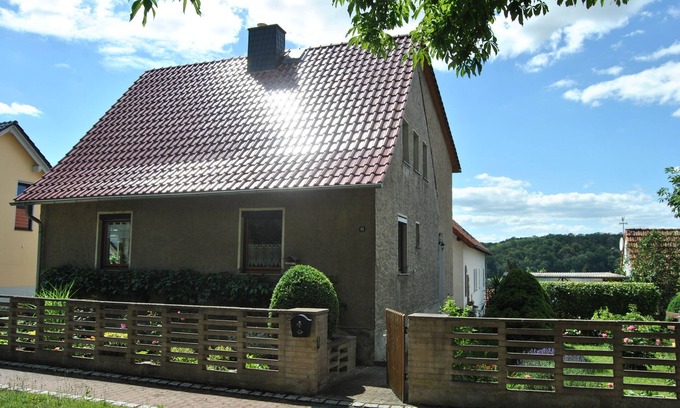 Kirchscheidungen Apartamento | Idyllische Ferienwohnung mit Schlossblick im Unstruttal