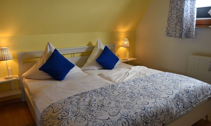 Gueby Apartamento | Idyllische Ferienwohnung mit Balkon und Großer Gartenanlage