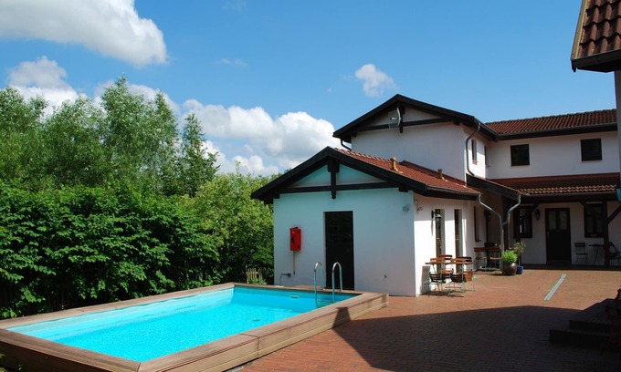 Dargun Apartamento | Idyllische Wohnung mit Pool en Mecklemburgo
