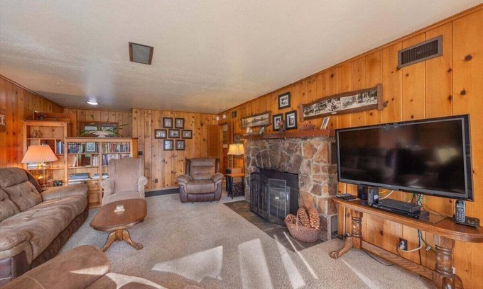 Tahoe City Casa | Igloo Alley in Tahoe City - walk to town