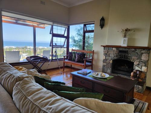 Wilderness Casa | iGolomi Hillside Cottage