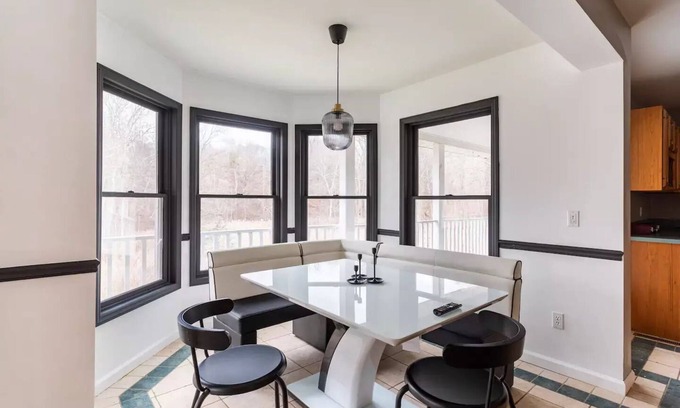 Putnam Valley Casa | @iHeartNYState 4BR. Hot Tub Jacuzzi Fireplace
