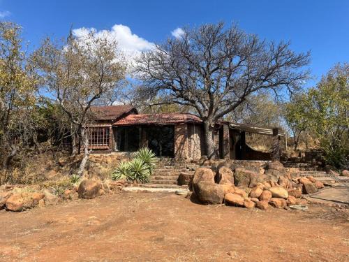 Leeupoort Casa | Ikhutseng Moutain Cottage