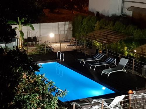 Castromediano Casa | Il Giardino Di Flora con Piscina & Jacuzzi