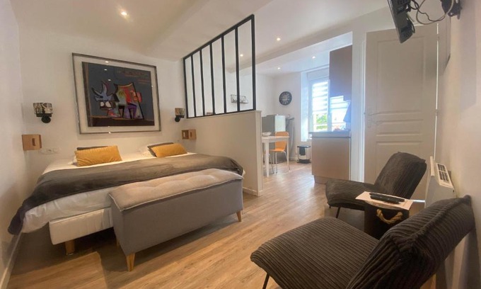 Arromanches-les-Bains Apartamento | Il y a de l'amour dans l'air - studio lit king size