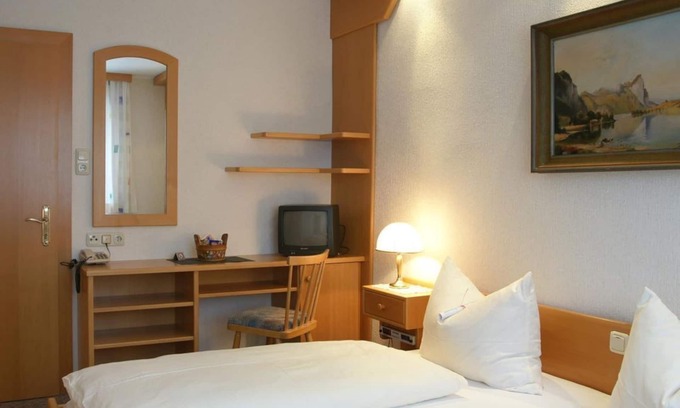 Esternberg Cama Y Desayuno | Ilz 1, double room shower/WC - Gästehaus Donautal - Donausteig and bett+bike
