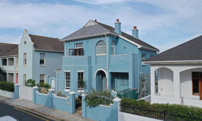 Muizenberg Casa | 'Imagine' - Surfers Corner Muizenberg Village