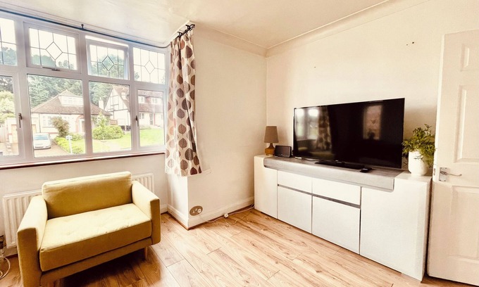 Cuffley Casa | Immaculate 2-bed House in Potters Bar