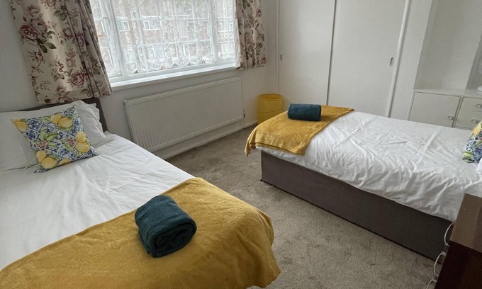 Luton Casa | Immaculate 3-bed House in Luton