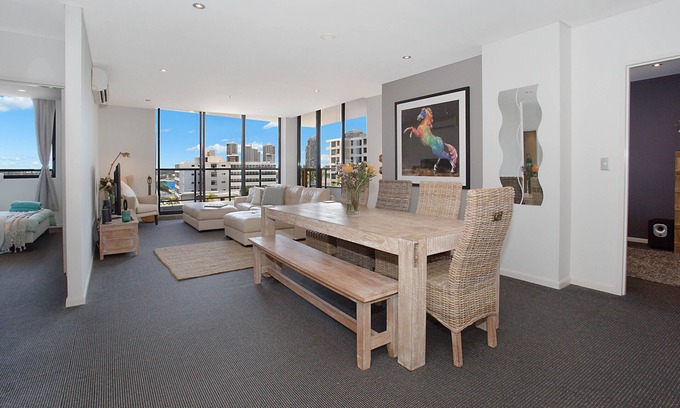 Southport Apartamento | Inmaculado apartamento de 3 dormitorios en el centro de Gold Coast Con estilo moderno