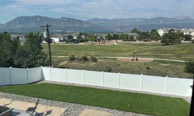 Southeast Colorado Springs Casa | Immaculate Mountain Views Home