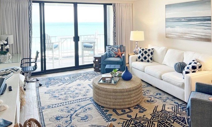 Wrightsville Beach Condominio | Immaculate ocean front condo in Station One!