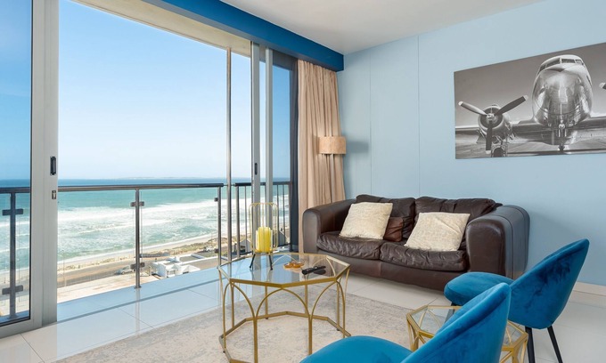 Bloubergstrand Apartamento | Immaculate Sea Views from Beachfront Apartment