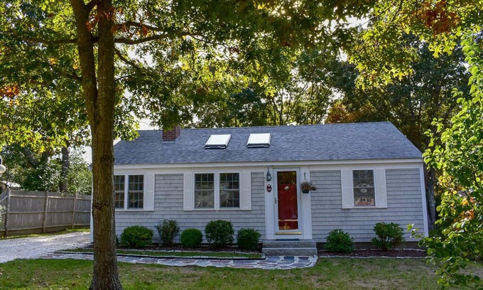 West Dennis Casa | 35 Regan- Inmaculada casa de dos habitaciones a solo 1 milla de West Dennis Beach.