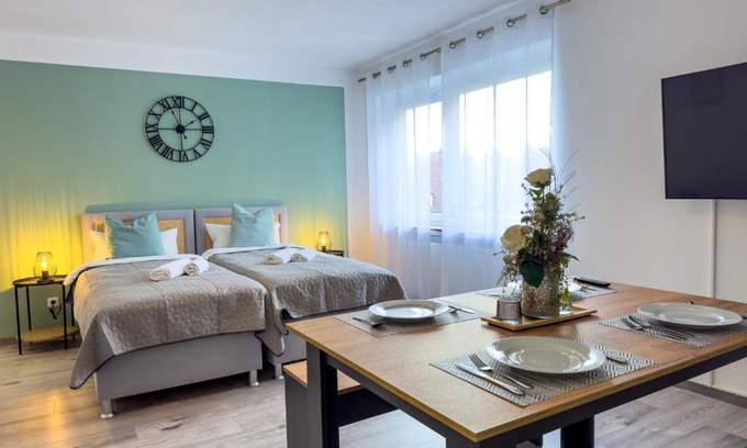 Bahnhofsvorstadt Apartamento | ImmoStay #6 - Ferienhaus mit 2 Ferienwohnungen für 8 Personen - WiFi, TV