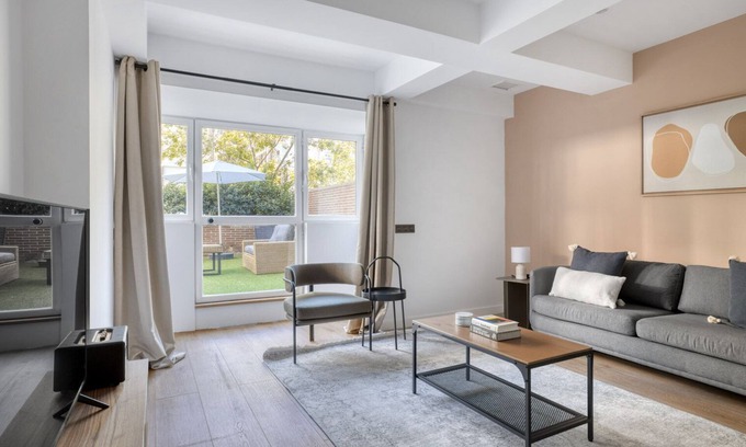 El Viso Apartamento | Immpecable Chamartín 1BR w/terrace, by Blueground
