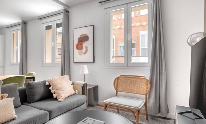 Salamanca Apartamento | Immpecable Salamanca 3BR w/terrace, by Blueground