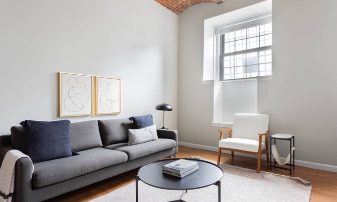 Lower Mills Apartamento | Impeccable Dorchester Lower Mills 2BR w/ Gym & W/D, by Blueground