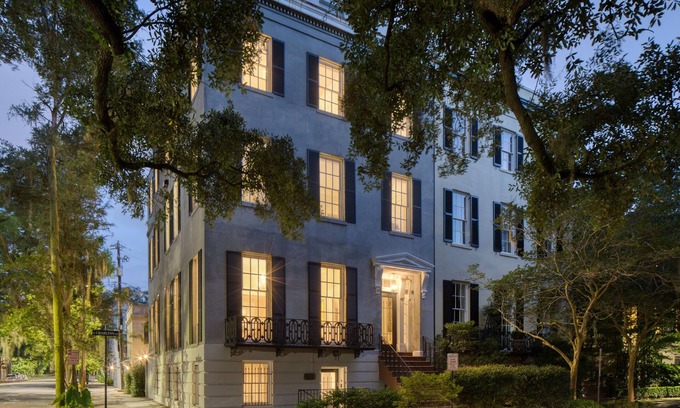 Historic Downtown Savannah Casa | Impeccable Luxury Mansion on Lovely, Quiet Pulaski Square by Lucky Savannah