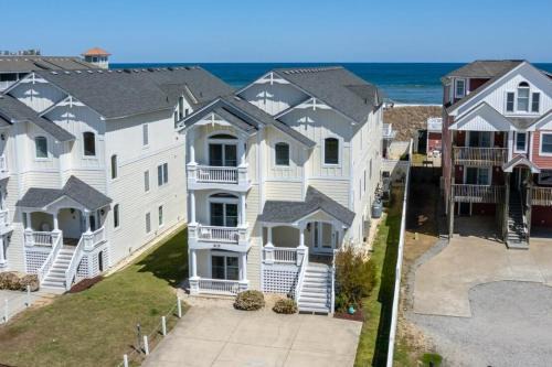 Kill Devil Hills Apartamento | Imperial Palace 12 Bedroom Oceanfront Home