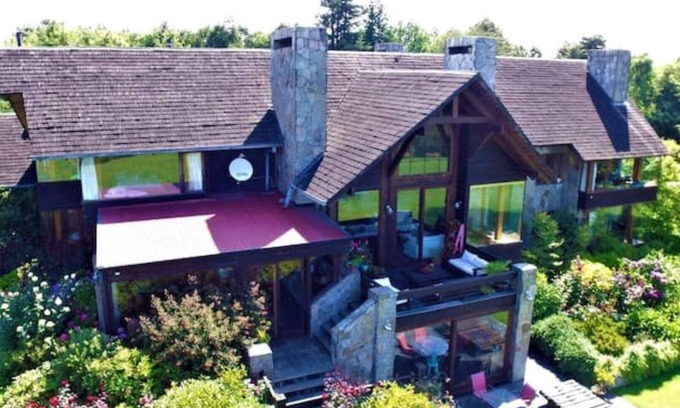 Puerto Varas Casa | Impresionante casa con vista al lago y volcanes en la Patagonia Chilena