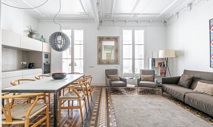 Eixample Condominio | Impressive modernist apartment 20 mtrs from Paseo de Gracia.