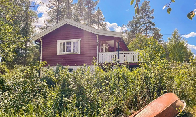 Kongsvinger Casa | In a dreamlike location on the lake, this cozy wooden house near Granli welcomes you.