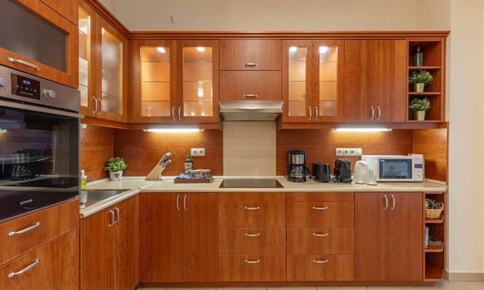 Inner City Budapest Apartamento | in a historic building elegant apartment next to a metro stop