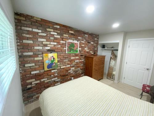Rowland Heights Casa | In a quiet neighborhood near the Main Street-Room C