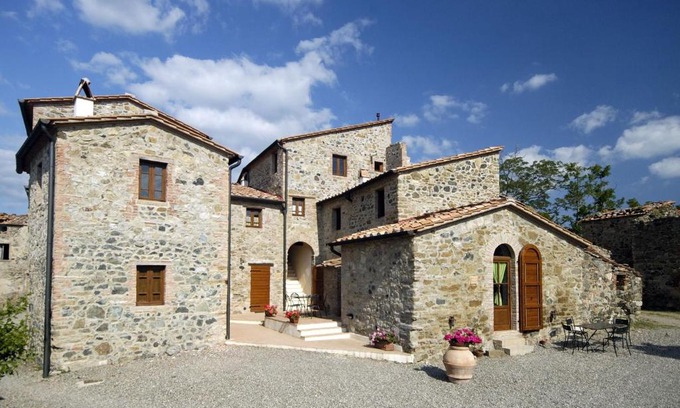 Montecastelli Casa | In a wonderful medieval village on the Tuscan hills, with air conditioning