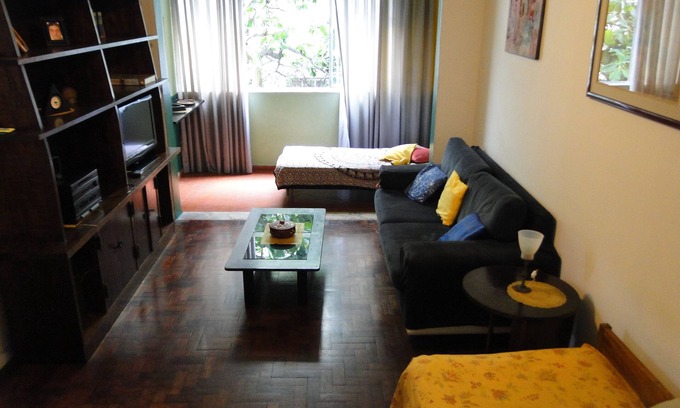 Leme Apartamento | En Copacabana, amplio y espacioso salón 2 dormitorios, con vista a la playa desde 3 ventanas.