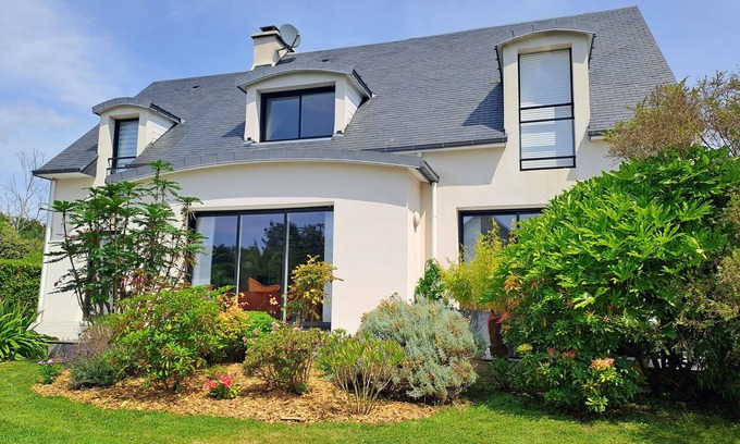 Fouesnant Casa | En Fouesnant reciente casa espaciosa y tranquila con jardín a 2 km del mar