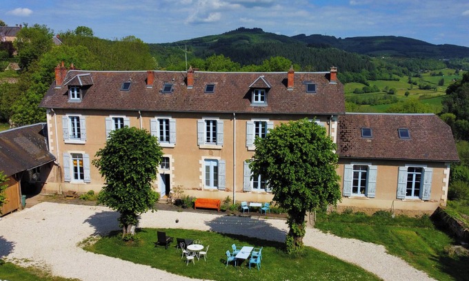 Larochemillay Apartamento | In het hart van natuurpark de Morvan, In onze compleet gerenoveerde Oude School