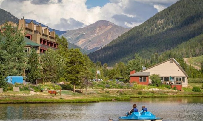Lakeside Village Casa | In Keystone! On Lake! Hot Tub and Pool! Wood Fireplace! Views! Walk 2 Food! Big Unit