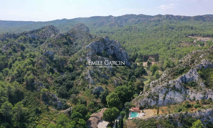 St.-Remy-de-Provence Casa | Saint Remy, granja con encanto, piscina climatizada, pista iluminada, 8 dormitorios, cuidador