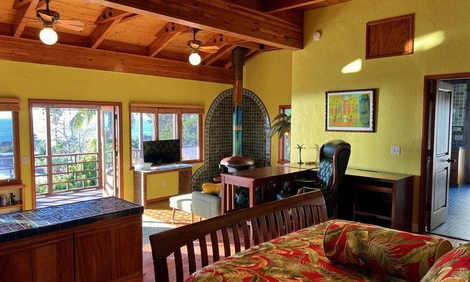 Del Mar Heights Apartamento | In Search of Tiki - A huge studio with a smashing ocean view - Private & Cozy!